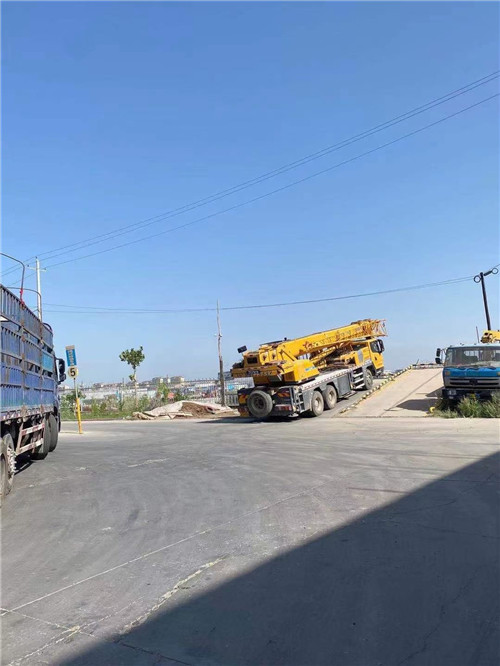 黔江区25吨吊车的租赁价格大概是多少？