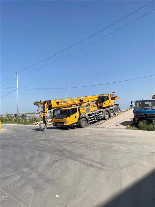 黔江区吊车作业时，可能会产生哪些额外收费项目？