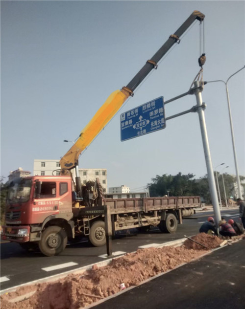 黔江区设备吊装租赁吊车要用多大吊车