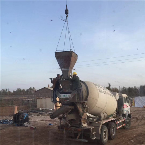 黔江区“精准瞄准”—— 吊车的 “定位导航” 技术