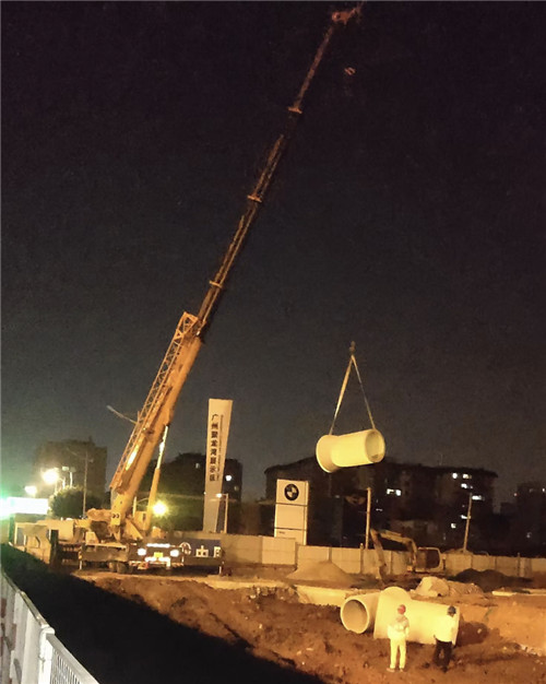 黔江区“弯臂矫正”—— 吊车的 “形变补偿” 技术